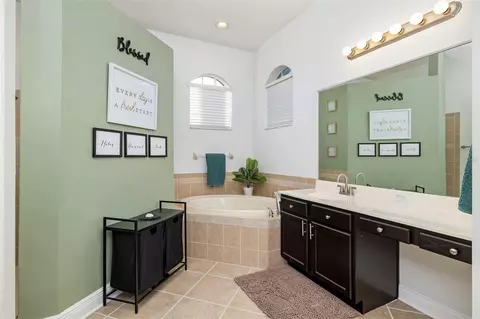 Bath - 9210 54th Ct E, Parrish, FL 34219 photo 1 of 8