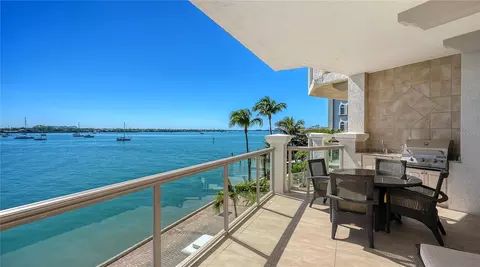 464 Golden Gate Pt #304, Sarasota, FL 34236