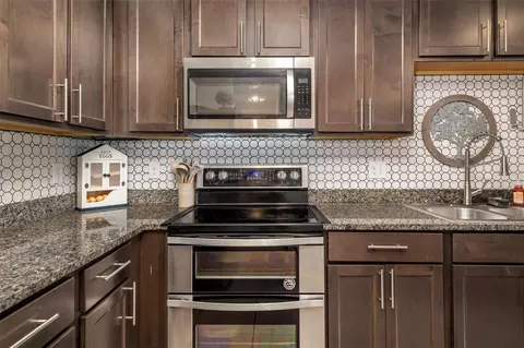 Kitchen - 12212 High Rock Way, Parrish, FL 34219 photo 5 of 6