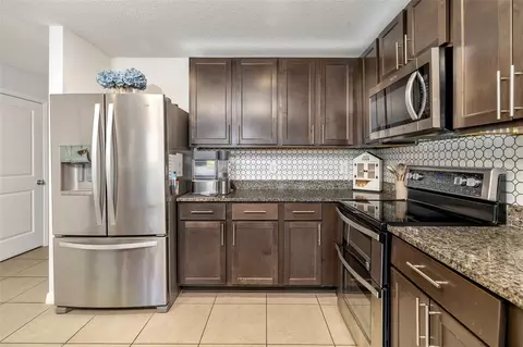 Kitchen - 12212 High Rock Way, Parrish, FL 34219 photo 4 of 6