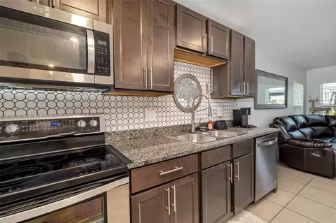 Kitchen - 12212 High Rock Way, Parrish, FL 34219 photo 6 of 6