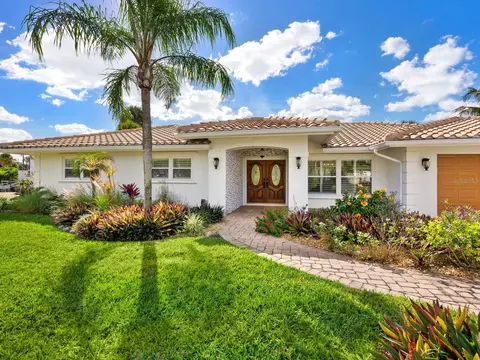 5348 Shadow Lawn Dr, Sarasota, FL 34242