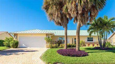 5004 Coral Lake Dr, Bradenton, FL 34210