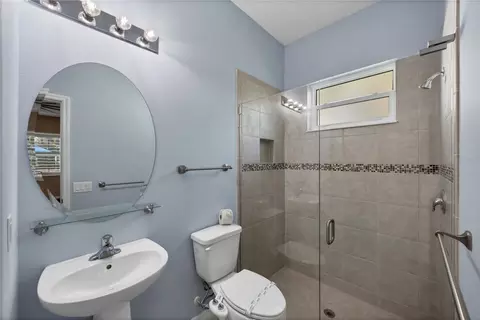 Bath - 575 Fore Dr, Bradenton, FL 34208 photo 5 of 5