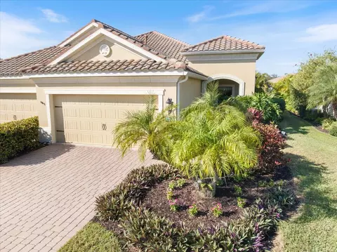 1425 Backspin Dr, Englewood, FL 34223