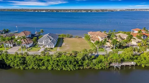 4111 Hawk Island Dr, Bradenton, FL 34208