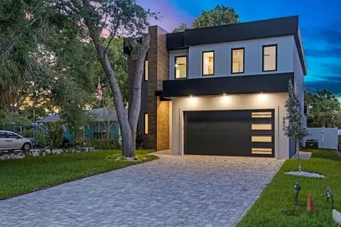 2475 Bay St, Sarasota, FL 34237