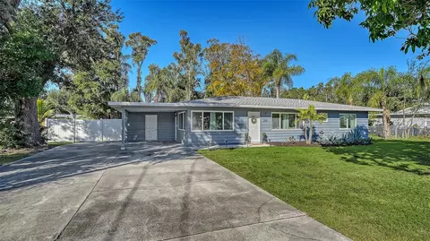 209 Briggs Ct, Sarasota, FL 34237