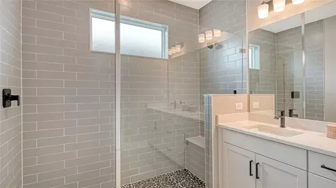 Bath - 17543 Savory Mist Cir, Bradenton, FL 34211 photo 4 of 5