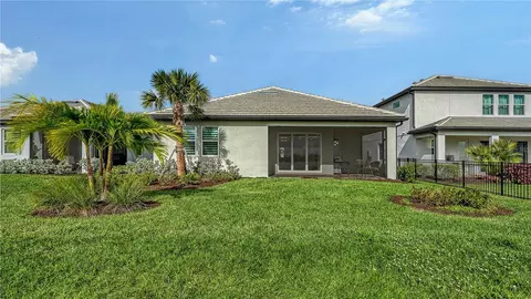 Exterior - 17543 Savory Mist Cir, Bradenton, FL 34211 photo 6 of 14