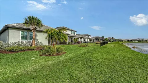 Exterior - 17543 Savory Mist Cir, Bradenton, FL 34211 photo 7 of 14