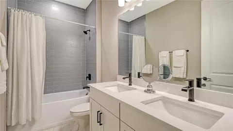 Bath - 17543 Savory Mist Cir, Bradenton, FL 34211 photo 5 of 5