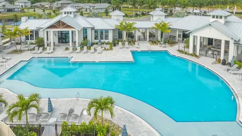 Exterior - 17543 Savory Mist Cir, Bradenton, FL 34211 photo 10 of 14