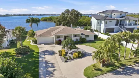 8632 Dunmore Dr, Sarasota, FL 34231