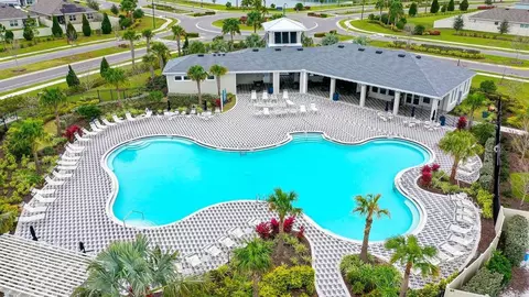 Exterior - 10206 Charlotte Dr, Parrish, FL 34219 photo 10 of 11