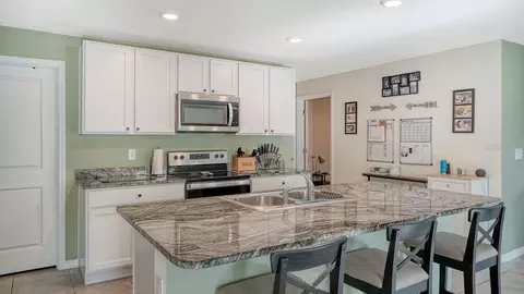 Kitchen - 10206 Charlotte Dr, Parrish, FL 34219 photo 2 of 4