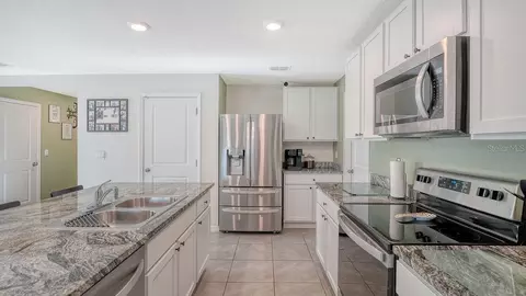 Kitchen - 10206 Charlotte Dr, Parrish, FL 34219 photo 3 of 4
