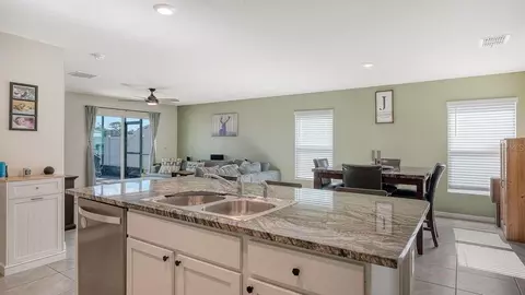 Kitchen - 10206 Charlotte Dr, Parrish, FL 34219 photo 4 of 4