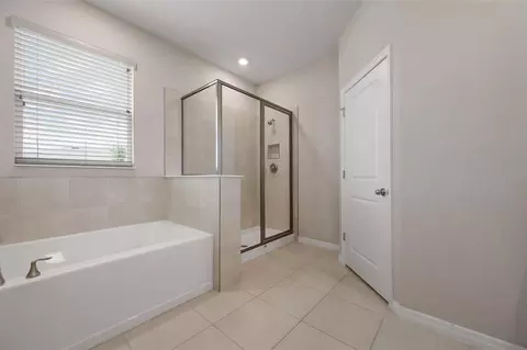 Bath - 431 158th St E, Bradenton, FL 34212 photo 1 of 2