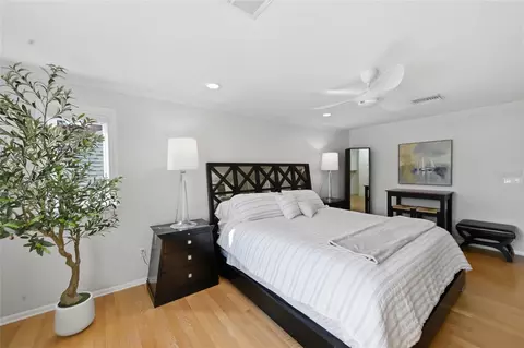 Bedroom - 1307 Riverview Cir, Bradenton, FL 34209 photo 5 of 7
