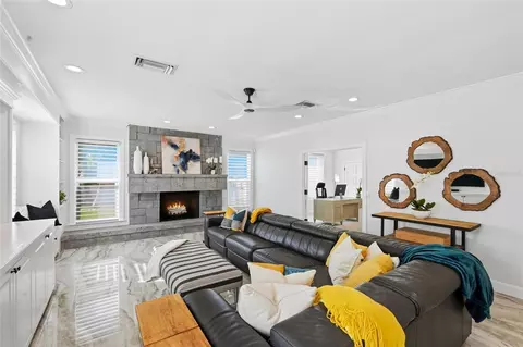 Living - 1307 Riverview Cir, Bradenton, FL 34209 photo 4 of 7