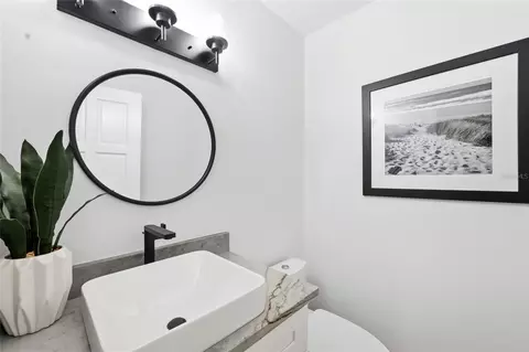 Bath - 1307 Riverview Cir, Bradenton, FL 34209 photo 1 of 10