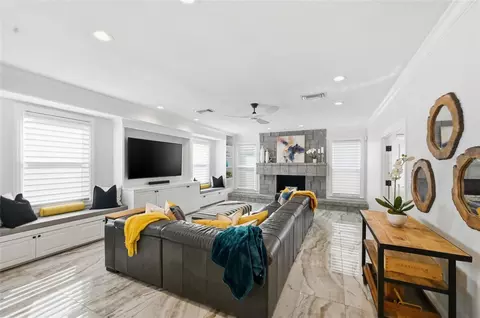 Living - 1307 Riverview Cir, Bradenton, FL 34209 photo 5 of 7