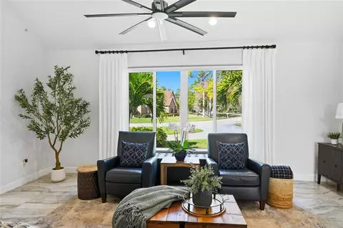 Living - 1307 Riverview Cir, Bradenton, FL 34209 photo 2 of 7