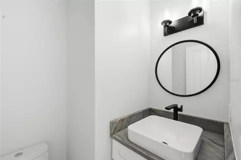 Bath - 1307 Riverview Cir, Bradenton, FL 34209 photo 2 of 10