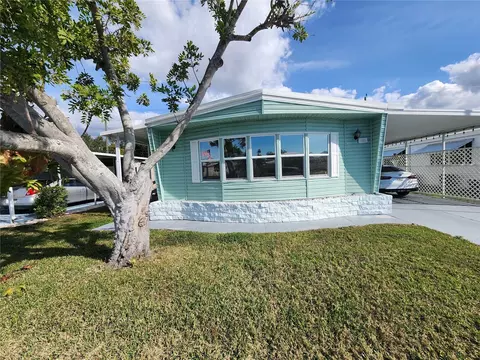 808 53rd Ave E #18, Bradenton, FL 34203