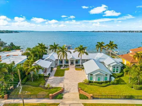 213 N 18th St W, Bradenton, FL 34205