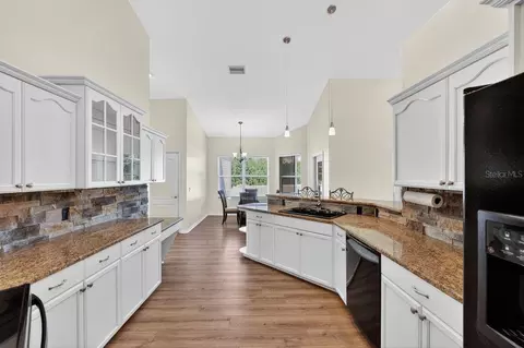 Kitchen - 17312 Howling Wolf Run, Parrish, FL 34219 photo 2 of 2