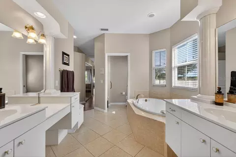 Bath - 17312 Howling Wolf Run, Parrish, FL 34219 photo 2 of 5