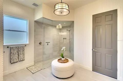 Bath - 15915 42nd Gln E, Parrish, FL 34219 photo 4 of 5