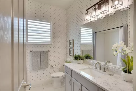 Bath - 15915 42nd Gln E, Parrish, FL 34219 photo 3 of 5