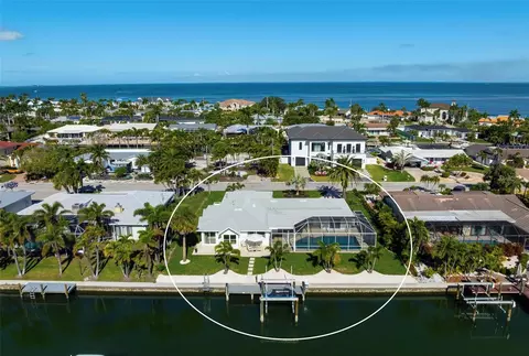 616 Foxworth Ln, Holmes Beach, FL 34217