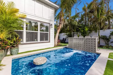 213 83rd St #EAST VILLA/ A, Holmes Beach, FL 34217