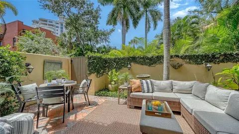 1513 Oak St #18, Sarasota, FL 34236