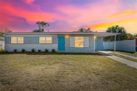 6227 Columbia Dr, Bradenton, FL 34207