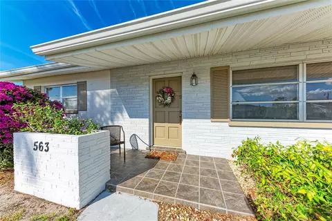 563 Oxford Dr, Venice, FL 34293