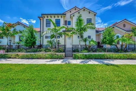 906 E Venice Ave, Venice, FL 34285