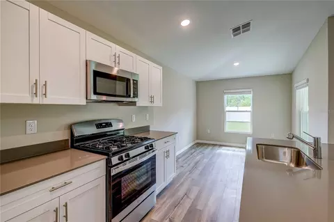 Kitchen - 12730 Hysmith Loop, Parrish, FL 34219 photo 3 of 4
