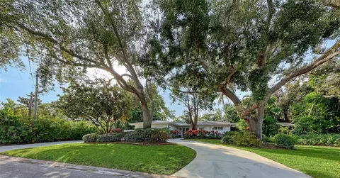 1672 Shoreland Dr, Sarasota, FL 34239
