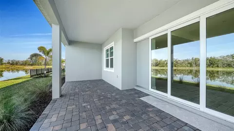 Exterior - 10103 Hammock Brook Dr, Parrish, FL 34219 photo 4 of 5