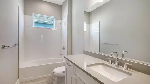 Bath - 10103 Hammock Brook Dr, Parrish, FL 34219 photo 4 of 4