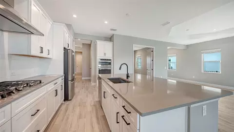 Kitchen - 10103 Hammock Brook Dr, Parrish, FL 34219 photo 4 of 5