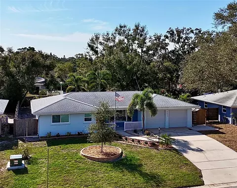 2426 Tangerine Dr, Sarasota, FL 34239