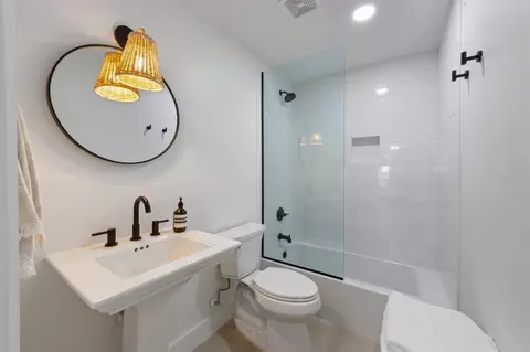 Bath - 414 79th St, Holmes Beach, FL 34217 photo 1 of 3