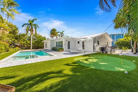 Exterior - 414 79th St, Holmes Beach, FL 34217 photo 10 of 12