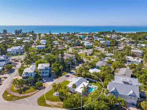 View/Area - 414 79th St, Holmes Beach, FL 34217 photo 3 of 3